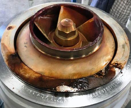 Roue endommagée dans son corps de pompe
